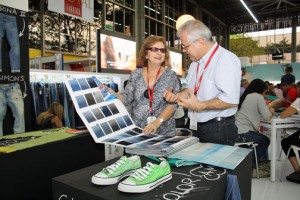 Colombiatex of the Americas 2013 attendees discuss business opportunities.