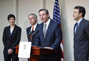 Gov. García-Padilla outlines his reasons for backing the airport privatization deal during a press conference at La Fortaleza Tuesday, as Chief of Staff Ingrid Vila, GDB President Javier Ferrer and Ports chief Víctor Suárez stand by. (Credit: La Fortaleza)