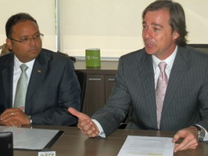 From left: Education Secretary-Designate Rafael Román-Meléndez and Marco Casarín-Junco, general manager of Microsoft Puerto Rico.