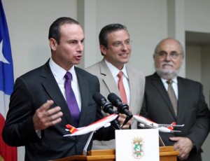 Danilo Correa, commercial director for Avianca’s Mexico, Central America and Caribbean division speaks, as Gov. García-Padilla and Alejandro Cobos, Consul General of Colombia in Puerto Rico look on. (Credit: La Fortaleza/ Alex Rafael Román)