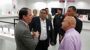 Claro President Enrique Ortiz de Montellano, left, meets and greets Plaza Guayama's customer service. (Credit: Dennis Villalobos, Claro)