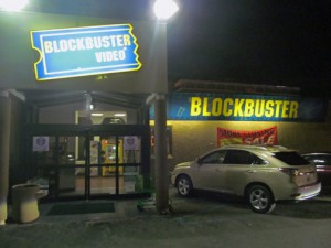 The Blockbuster store atop the Supermax on De Diego Avenue began its liquidation sale a week ago, according to a store employee. (Credit: Víctor Román)