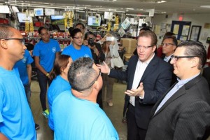 Secretary of State David Bernier (center) and Pridco Executive Director Antonio Medina (far right) talk with GE Vieques employees Tuesday.