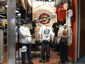 On its website, Jeans.com states it operates 34 stores throughout the island including Plaza Carolina. (Credit: www.jeans.com)