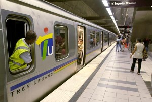 Operating at a deficit, the Urban Train moves 45,000 passengers daily and generates only $8 million in yearly revenue. (Credit: © Mauricio Pascual)