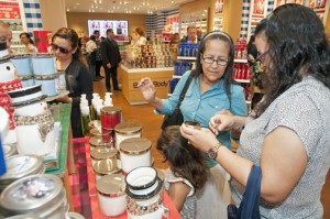 Bath & Body Works opened its new store in Plaza Las Américas, featuring its full line of fragrances at the same prices as sold in the U.S. mainland.