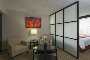 The 33 rooms and corridors were renovated using a blend of warm colors, with a contrast of textures and materials that are identified “with the rhythm and flavor of Puerto Rico."
