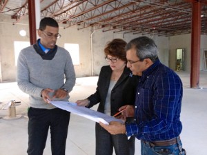 From left: The chancellor of the Río Grande campus, Prof. Rafael Navarro, Baquero, and the engineer in charge of the project.