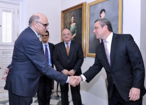 Salvador Alemany (left) shakes hands with Gov. García-Padilla, while Carlos Del Río, International concessions director of abertis, and Gonzálo Alcalce, COO of metropistas look on.