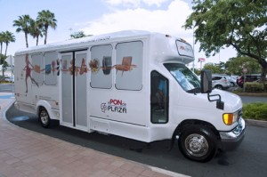 El Pon de Plaza shuttle service connects the busy Hato Rey sector with the mall.