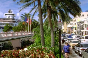 Cruise ship docks along Front Street in Hamilton, Bermuda. (Credit: Larry Luxner)