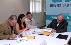 Universidad del Este officials sign off on agreements with the government and private sector.