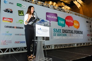 Auribel Chaar, director of JWT San Juan's digital division, addresses participants during last week's SME Digital Forum.