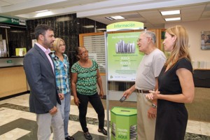 From left: José M. Rivera, president of E-Cycling Puerto Rico, Inc.; Ana Pérez and Carmen Febres, of Martin Peña Recicla; René Nieves-Jiménez, a customer recycling a handset; and Carmen Pagán, FirstBank’s senior vice president of compliance and community reinvestment .