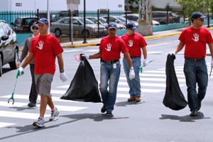 A brigade of Toyota de Puerto Rico employees recently cleaned up the area of Muñoz Rivera Avenue close to the automaker’s headquarters in Río Piedras.