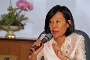 Cynthia Kiang, deputy director-general of the Bureau of Economic Affairs at Taiwan’s Ministry of Economic Affairs, speaks to a group of foreign journalists in Taipei. (Credit: Larry Luxner)