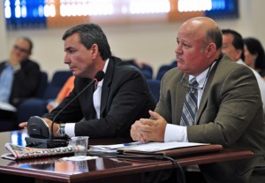 From left: Felipe Pérez-Grajales, chairman of Mayagüez 2010, and the entity's attorney, testify Thursday.