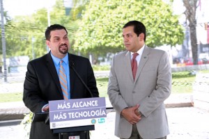 From left: TRB President Javier Rúa-Jovet and Transportation Secretary Miguel Torres-Díaz.