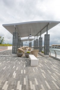 Bahía Urbana features spaces to hold activities, such as concerts and festivals, as well as to lounge and relax.