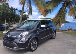 The Fiat 500L during a pit stop at Playa Los Machos in Ceiba.