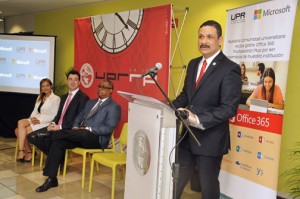 From left: Educational Affairs Director of Microsoft Puerto Rico, Keren Hernríquez, Marco Casarin, general manager of Microsoft Puerto Rico, UPR Río Piedras rector Carlos E. Severino-Valdez, and UPR President Uroyoán R. Walker-Ramos. (Credit: Ingrid Torres)