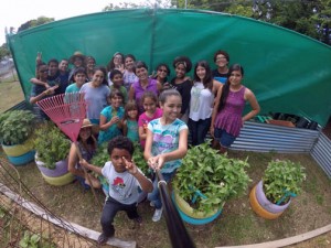 The “Sembrando Vida Verde en el Este” project enables middle-school students to develop planting and recycling projects, as well as maintenance of a henhouse.