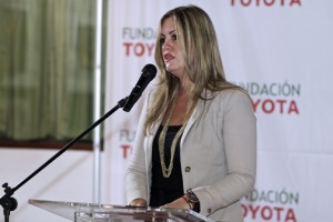 Saskia Gómez, public relations executive at Toyota de Puerto Rico Corp., announces this year's winners.
