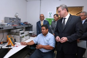Puerto Rico Gov. Alejandro García-Padilla toured Mentor's facilities in Caguas on Tuesday.