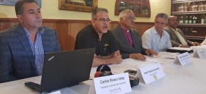 From left: PRMA President Carlos Rivera-Vélez; Ángel Figueroa-Jaramillo, president of PREPA’s Electric Industry Workers Union; Felipe Lozada-Montañez, Bishop of the Lutheran Church of the Caribbean and coordinator of the Energy Dialogue Bureau; Josen Rossi, chairman of the Puerto Rico Institute of Competitiveness and Sustainability; and Rubén Piñero, president of the United Retailers Association.