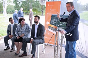 Gov. García-Padilla (at podium) talks about the new developments at Science City, while (seated, from left) Weldín Ortiz, Lucy Crespo, and Science Trust COO Iván Ríos-Mena listen on. (Credit: José R. Madera)