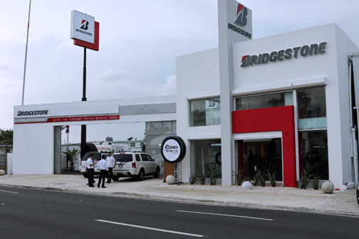 The new 2,500 square-foot service center will offer a full line-up of high-performance tires for cars and trucks. (Credit: PRNewsFoto/Bridgestone Latinoamerica Norte)