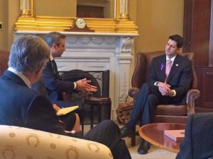 Gov. García-Padilla (left) met with U.S. House Speaker Paul Ryan (right) on Wednesday.
