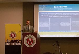 Puerto Rico Aqueduct and Sewer Authority Executive Director Alberto Lázaro speaks during the Associated General Contractors monthly luncheon.
