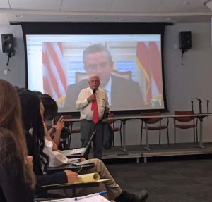Former New York Lieutenant Gov. Richard Ravitch introduces Gov. García-Padilla during Tuesday's one-day seminar in New York.